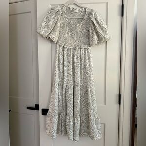 Moon River sage green ivory printed maxi dress size xs